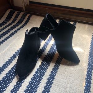 Express backless chunky heel with closed toe NWT